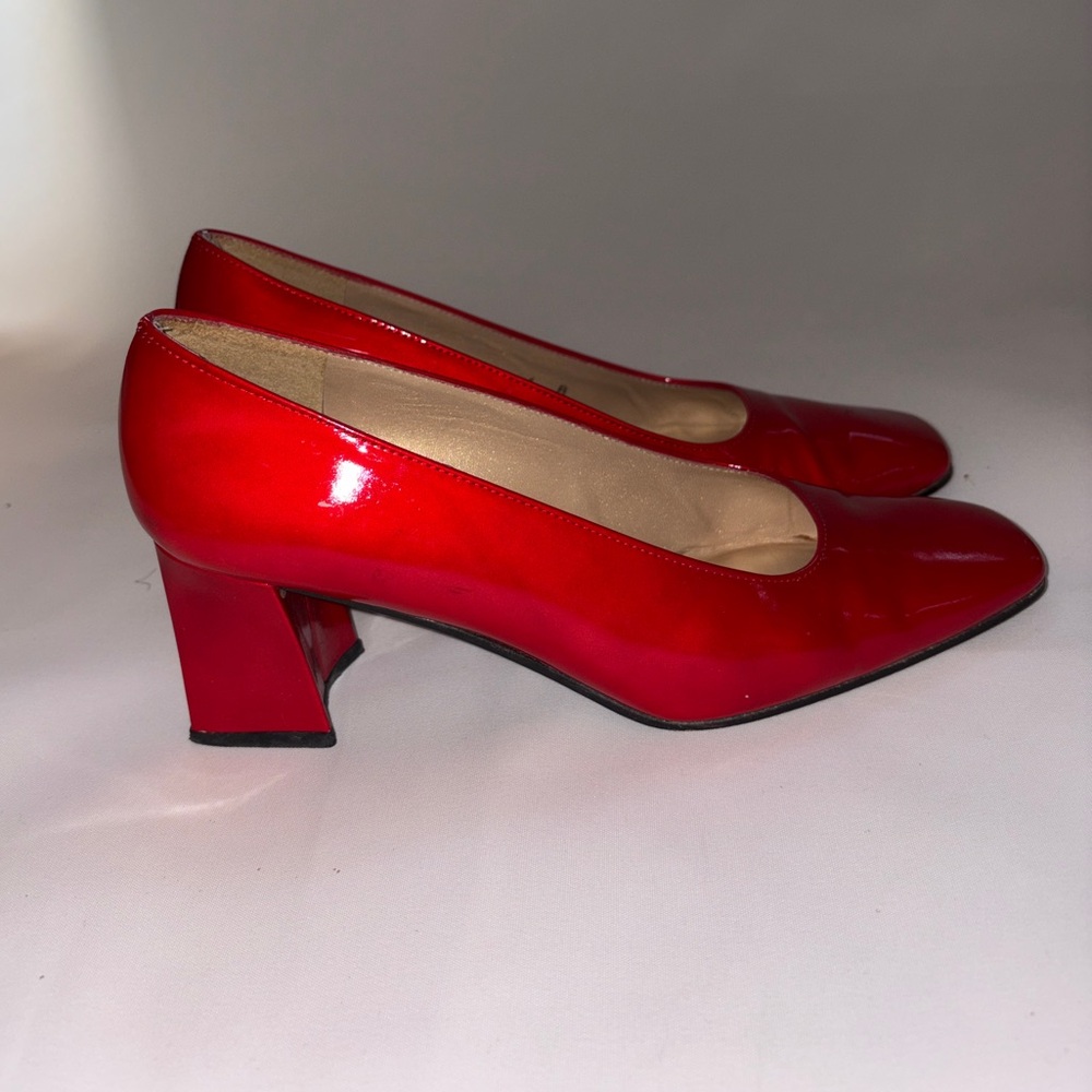 Vintage-Style Stuart Weitzman Red Patent Leather Pumps‎ Size 6